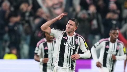 VLAHOVIĆU ZABILI NOŽ U LEĐA! Juventus našao zamenu za Srbina u apsolutnoj legendi