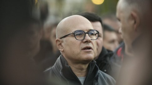 САМО ДА НАМ ТРАКЕ ПОДЕЛЕ, КО ЋЕ ЖУТЕ, КО ПЛАВЕ! СКАНДАЛОЗНО! Вучевић оштро реаговао на поступке Клеутове и Ђокића