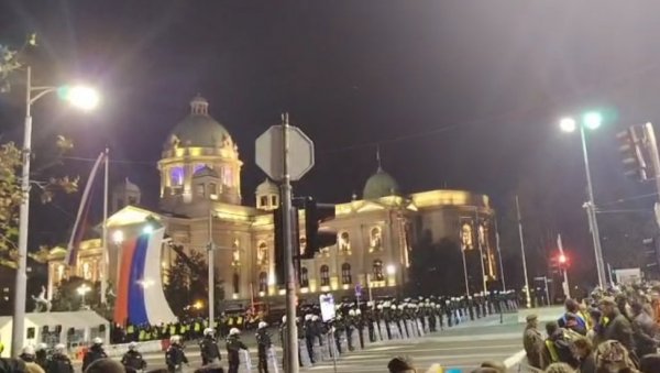 НАСТАВЉАЈУ ДА ЛАЖУ, ДА СИПАЈУ МРЖЊУ Брнабић: Када ћете да се зауставите?