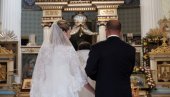 У ОВИМ СЛУЧАЈЕВИМА ЦРКВА НЕ ДОЗВОЉАВА ВЕНЧАЊЕ Ево која разлика у годинама је у питању: Он на измаку, ти у пуној снази...
