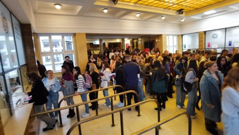 DANAS ISPLAĆEN NOVAC ZA 4.373 STUDENTA: Nastavlja se refundacija 50 odsto školarine