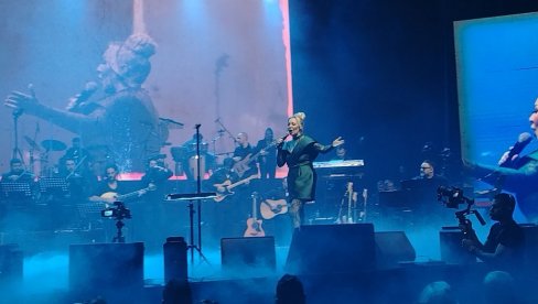 NAŠE MALO I VELIKO SLAVLJE: Ivana Selakov na prvom solističkom koncertu proslavlja dva jubileja - Kruna moje karijere i rođendan (FOTO)