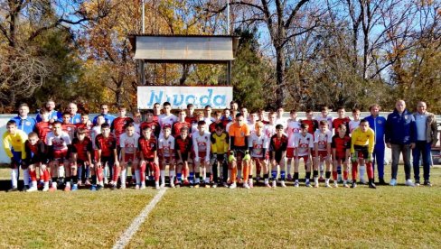 СТАДИОН МИРКО ВУЧУРЕВИЋ У БОЈАМА ФУДБАЛА: Селективни тренинг ФС Војводине за генерације 2012. и 2013.