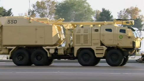 СРПСКА ХАУБИЦА НОРА Б-52НГ ЗАБЛИСТАЛА:  Војн парада у Бакуу - Азербејџан приказао моћ и савезнике