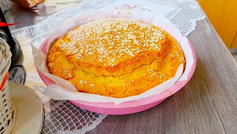 POGAČA SA KISELIM MLEKOM: Recept uz koji ne treba da čekate da naraste, a biće penasta i mekana (VIDEO)