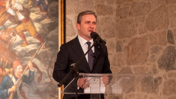 У ТРЕБИЊУ ОТВОРЕНА ИЗЛОЖБА НЕВЕСИЊСКА ПУШКА У СРЦУ ХЕРЦЕГОВИНЕ   Дах историје на сликарском платну