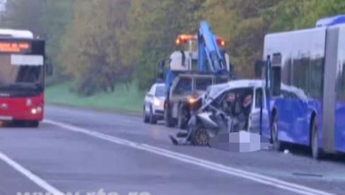 VOZAČ CITROENA KRIV ZA NESREĆU? Prešao u suprotnu traku, pa se zakucao u autobus: Najnoviji detalji jezivog udesa kod Obrenovca (FOTO)