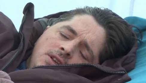 MRDIĆ I DALJE U ŠATORU ISPRED SKUPŠTINE Hitna ga pregledala: Ne prestajem štrajk glađu, tu sam dok mi se zahtevi ne ispune