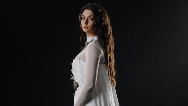 ДАНИЦА КРСТИЋ ЗА НОВОСТИ: Бог ми је подарио таленат, ја сам му узвратила песмом (ФОТО)