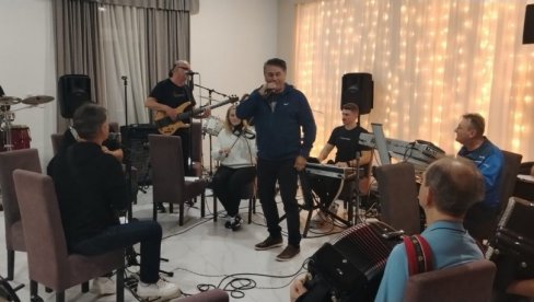 ZAVRŠNE PRIPREME: Novosti na licu mesta, na tonskoj probi sa Halidom Muslimovićem pre veliki koncert (FOTO)