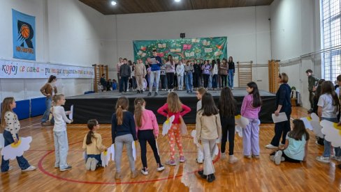 POD AVALOM UČE VEĆ DVA VEKA: Voždovačka osnovna škola Vuk Karadžić u Ripnju obeležila značajan jubilej