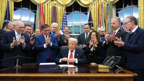 ТРАМП СТАВИО ПОТПИС НА ЗАКОН: Окончан престанак рада савезне владе САД