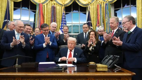 ТРАМП СТАВИО ПОТПИС НА ЗАКОН: Окончан престанак рада савезне владе САД