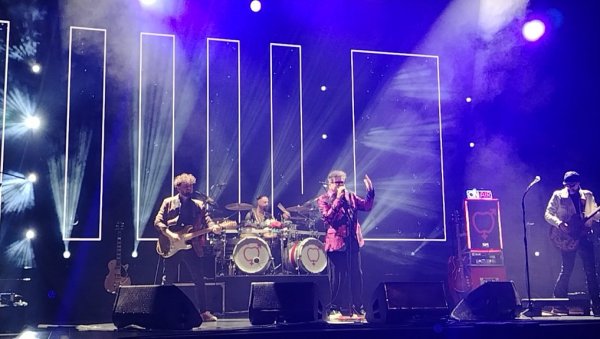 ПОРОДИЦА НАЈВЕЋА ПОДРШКА: Жеру из Црвене јабуке бодрила супруга из првог реда (ФОТО)