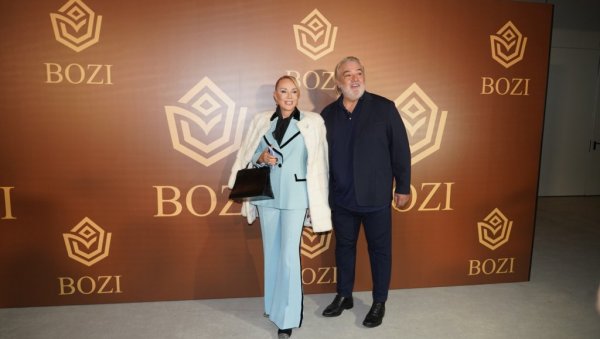 ГЛАМУР КОЈИ СЕ РЕТКО ВИЂА: Лепа Брена и Боба Живојиновић организовали незаборавну модну ревију (ФОТО)