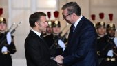 ТРИ САТА ТРАЈАО РАЗГОВОР МАКРОНА И ВУЧИЋА: Изузетна част указана председнику Србије на ужасно тежак дан за Француску  (ФОТО/ВИДЕО)
