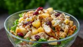 SALATA OD PILETINE I BRUSNICA: Ukusna i kremasta!