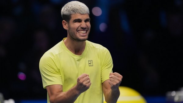 СЛЕДИ СПЕКТАКЛ У ТОРИНО: Алкараз победио Оже-Алијасима, са Синером за титулу на Завршном мастерсу