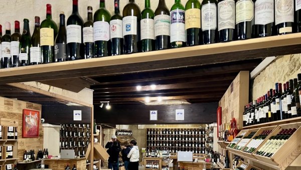 ЦРНО ВИНО ЗА ЈОШ ЦРЊЕ ДАНЕ: Потомци Гала мењају традицију и пију мање вина, али траже квалитетније бербе