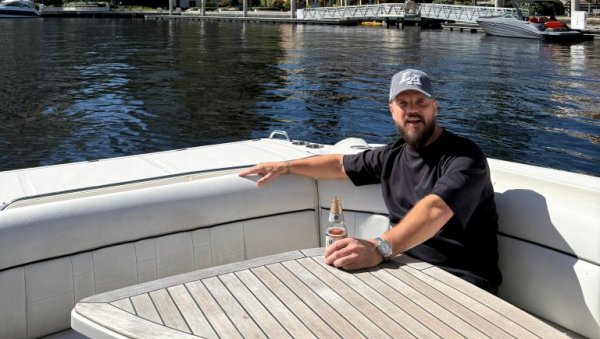 ОТКРИВЕНА ТАЈНА УГОВОРА: Бобан Рајовић на Флориди за своје људе (ФОТО)