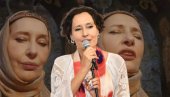 IVANA ŽIGON U CRKVI SNIMILA TIKTOK: Ovo je da se naježiš - oko glave obavila maramu (VIDEO)