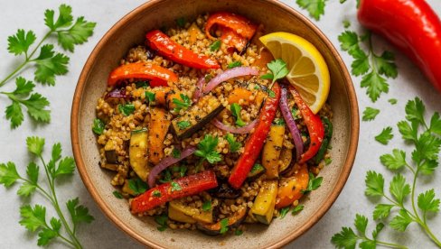 KINOA SALATA SA PEČENIM POVRĆEM: Recept za salatu bogatu vlaknima