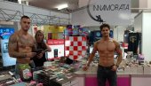 ŠOK NA SAJMU KNJIGA U ZAGREBU: Goli muškarci na štandu - oglasio se izdavač, otkriveno da je sve maslo AI (FOTO)