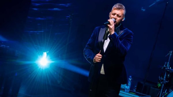 ЉУБАВ НА ХИЉАДУ ГЛАСОВА: Лексингтон бенд у Подгорици поред певања, пружио још нешто (ФОТО)