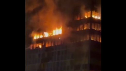 ВЕЛИКИ ПОЖАР У ЗАГРЕБУ: Ватра гута небодер - Гори новинска кућа (ВИДЕО)