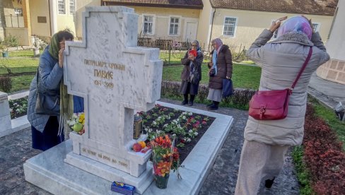 NEBROJENA ČUDA DOGAĐAJU SE NA GROBU PATRIJARHA PAVLA Teolog Dragan Radojčin o čudesnim svetinjama Srpske pravoslavne crkve (VIDEO)