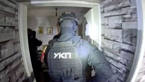 СНИМАК ВЕЛИКЕ АКЦИЈЕ ПОЛИЦИЈЕ: Откривена огромна фабрика лажних докумената, пало 18 чланова организоване криминалне групе