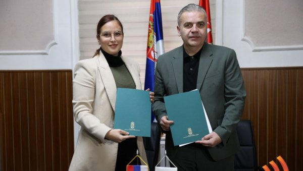 КАМИОН ЗА САКУПЉАЊЕ ОТПАДА НА КОРИШЋЕЊЕ ОПШТИНИ: Министарка Павков у Сечњу