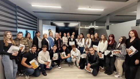 LAUREATI DVOJEZIČNOG KONKURSA: Dom omladine Vršac nagradio najbolje literarne radove