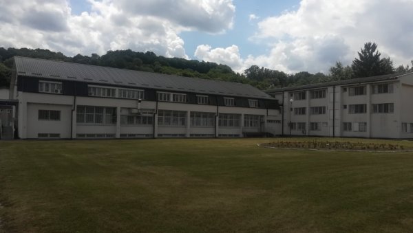 УДАЉЕНИ СА РАДА ЗБОГ БЕКСТВА ОСУЂЕНИКА ИСПРЕД СУДА У ЛАЗАРЕВЦУ: Штакама ударио командира