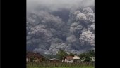 VULKAN IZBACIO PEPEO ŠEST KILOMETARA UVIS: Nivo uzbune u Indoneziji podignut na najviši (VIDEO)