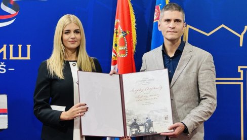 PRIZNANJE SMEDEREVCU: Ovogodišnja književna nagrada Stevan Sremac u Nišu pripala piscu Marku Stojkiću