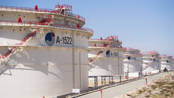 43 ДАНА НИ КАП НАФТЕ НЕ СТИЖЕ У СРБИЈУ: Грађани нису осетили никакве проблеме, све очи упрте у руску страну