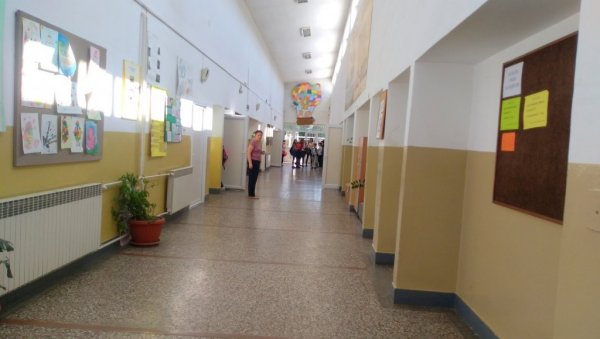 ОБНОВА ШКОЛА: Наставак уређења и опремања у граду и селима