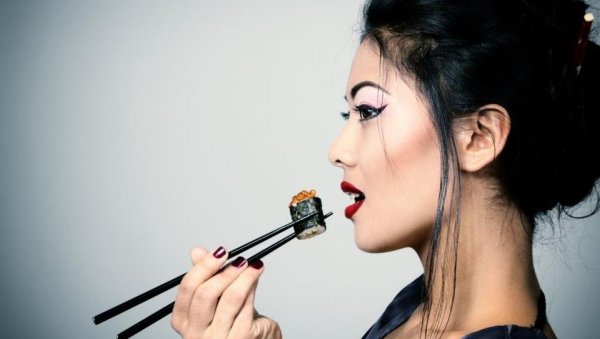 ЗАШТО СЕ ЈАПАНКЕ НЕ ГОЈЕ И КАД ЈЕДУ КОЛАЧЕ: Тајна је невероватно једноставна