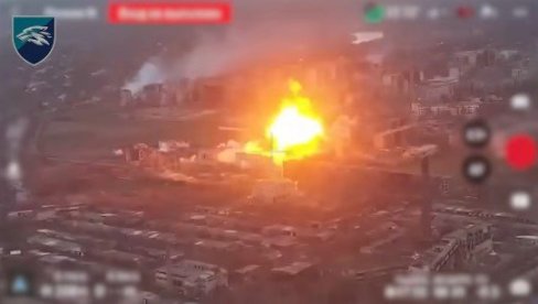 UKRAJINCI OBJAVILI JEZIVI SNIMAK: Pogledajte kako KAB sleće na ruševine Mirnograda (VIDEO)