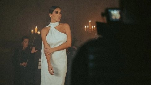 ODAKLE JOJ PRAVO: Marina Visković snimila spot u crkvi, društvene mreže se usijale, a oglasio se i njen tim - To se naplaćuje (FOTO)