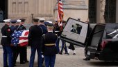 БЕЗ ТРАМПА И ВЕНСА: Почела сахрана Чејнија уз многобројне високе званице (ФОТО)