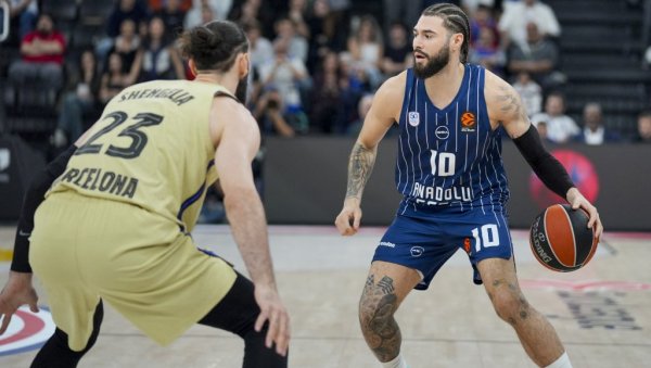 ЛУДА УТАКМИЦА У ИСТАНБУЛУ: Ефес у невероватној завршници победио Барселону