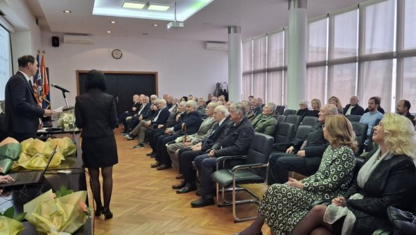 ЗЛАТНЕ ДИПЛОМЕ ЗА ЗЛАТНУ ГЕНЕРАЦИЈУ: Свечаност на Машинском факултету у Београду