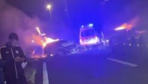 IZGUBILI MEČ, PA POSTALI HEROJI! Fudbaleri spasili čoveka iz automobila u plamenu (VIDEO)