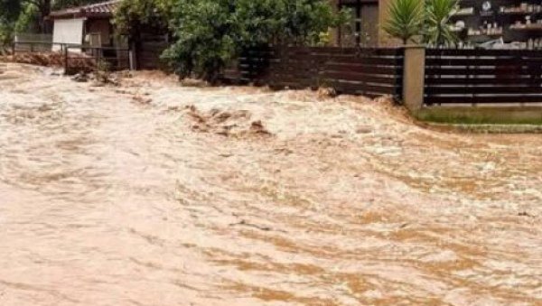 НЕВРЕМЕ НАПРАВИЛО ХАОС У ГРЧКОЈ: Проглашено ванредно стање, Крф потпуно разорен (ФОТО/ВИДЕО)