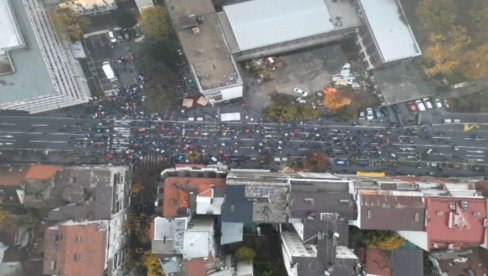 RASPAD, RASPAD: Blokadera zgubidana ispred RTS nema dovoljno ni da zatvore ulicu