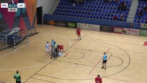 UZNEMIRUJUĆ SNIMAK! Start za zatvor golmana, igrač završio u bolnici