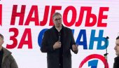 VUČIĆ U SELU JAŠA TOMIĆ: Predsednik razgovara sa građanima (FOTO/VIDEO)