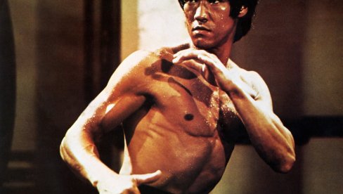 NAPOKON SE ZNA OD ČEGA JE UMRO BRUS LI U 32. GODINI: Pričalo se da su ga ubili kriminalci, da ga je otrovala ljubavnica, evo šta je istina